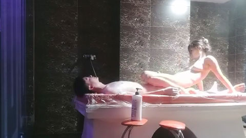 迷妹推荐--小姐上钟加直播，盈利新模式，莞式服务让人飘飘欲仙