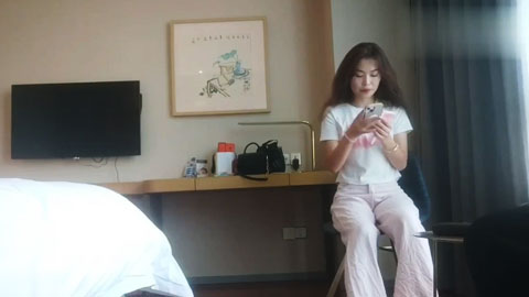 迷妹推荐--陌陌约到的附近美甲店漂亮女技师模特身材逼逼粉嫩