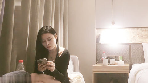 迷妹推荐--明星脸女神，4500物有所值，黑丝诱惑白嫩肌肤，娇嗔妩媚罕见尤物