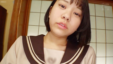 身穿校服的美少女，充满性欲和情欲，大汗淋漓地诱惑着男人，进行令人心醉的性爱_002