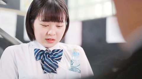 制服少女樱在学校主任办公室做爱