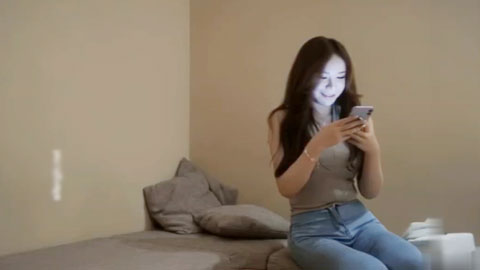 迷妹推荐--极品身材完美奶子 刚聊上一回立马进去主题 抓着头发激烈后入猛干