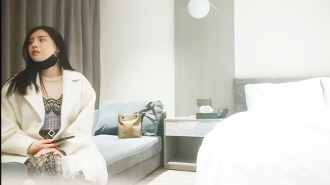 迷妹推荐--灰色长裙好端庄，裙底风景好香艳