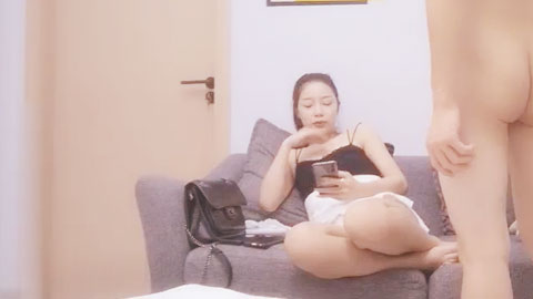 迷妹推荐--大长腿骚姐姐_沙发激情大战淫荡刺激且看且珍惜