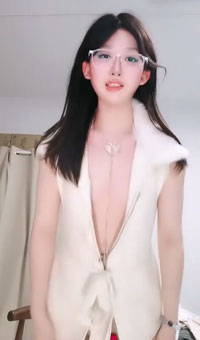 12月新人清纯眼镜学生妹反差道具