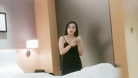 迷妹推荐--黑衣妹子啪啪,舔弄镜头前站立后入抽插猛操