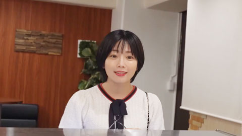 一家深受当地人喜爱的可爱蛋糕店的老板娘是一位性欲旺盛、咄咄逼人且以性为导向的职业女性_002