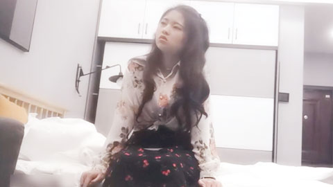 迷妹推荐--这个小美女真是尤物啊_身材丰满前凸后翘脱光光立马让人热血沸腾鸡巴硬邦邦极品圆臀骑乘起伏娇吟好爽