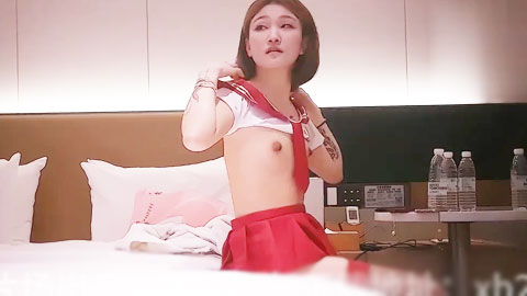 迷妹推荐--短发女大下课之后偷偷出来兼职。各种姿势玩了一遍后，又换上JK继续玩，最后化身女上小马达把精液给我榨了出来