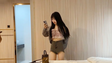 迷妹推荐--冒充学生的娇嫩少女娇声绝顶泪眼迷离忘我舌吻