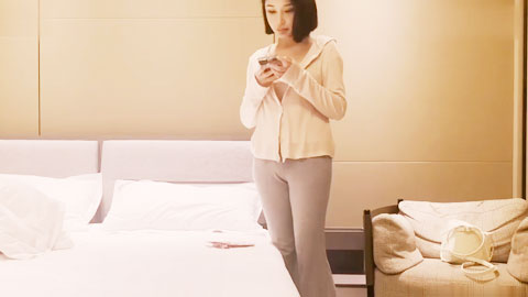 迷妹推荐--3000约了白虎女，怼了她快一个小时，妹妹非常耐操且说话温柔