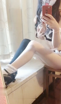 女大黄播主播，直播变装