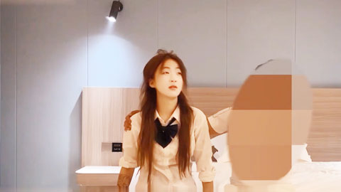 迷妹推荐--约炮JK制服美女媚力四射玉腿粉穴无套摩擦