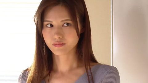 儿子的朋友太大胆了 在客厅就敢扑上来--武藤绫香