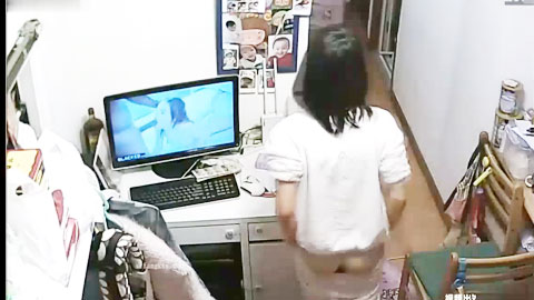 迷妹推荐--黑客破解家庭摄像头偷拍-知识分子模样小两口客厅看A片调情情不自禁搞起