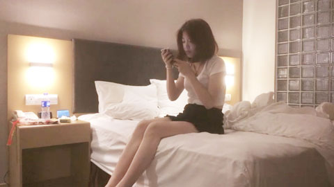 迷妹推荐--真心话大冒险吧清纯嫩妹灌醉后强推，妹子一直喊着让戴套