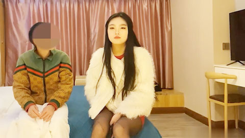 迷妹推荐--模特身材美女被花言巧语忽悠妹子开灯做爱拔套插入