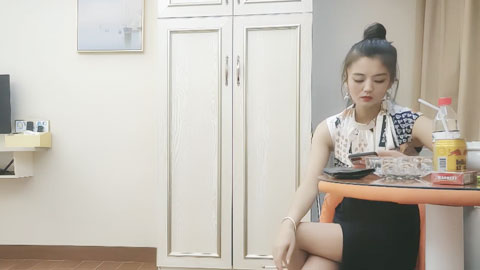 迷妹推荐--开放式厨房的疯狂大胆后入，婀娜多姿的胴体