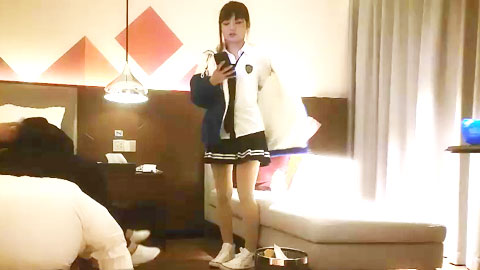 迷妹推荐--今晚学生妹，年龄19岁，逼粉嫩粉嫩