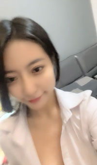 女神下海直播，全程露脸声音嗲嗲的很会诱惑狼友，可盐可甜可风骚