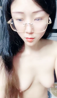 白月光女神！自慰高潮流白浆