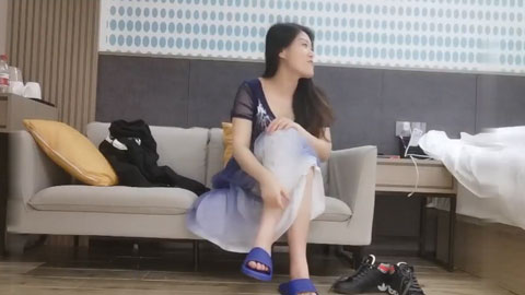 迷妹推荐--白净人妻_热情风骚主动_抚摸老表弟弟_有反应吗？有戏_带走