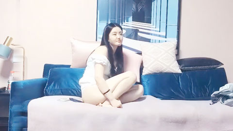 迷妹推荐--极品气质御姐温柔挑逗女神啊_包臀白裙丰腴大长腿真是看了就想插她，逼毛浓密口干舌燥狂插噗嗤深入操