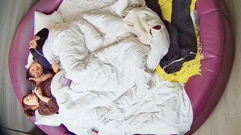 迷妹推荐--情趣酒店里男女搞窝里斗，大战一触即发