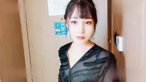 迷妹推荐--外甥洗澡拿舅妈丝袜自慰被发现后竟主动要求内射