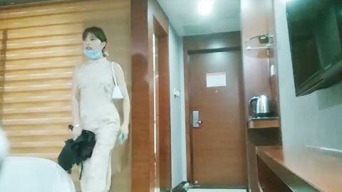 迷妹推荐--大高个长腿美女 你要闭着眼睛舔 鸡吧快进来 好有劲下面好多水好喜欢 好久没这么快乐了 性格温柔没想到床上这么骚