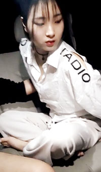 高颜值短发妹子夜晚车震上位骑乘自己动大力猛操呻吟娇喘