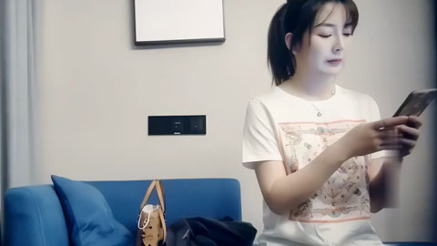 迷妹推荐--甜美马尾妹第1部_甜美姑娘不染风尘味床上反差骚话叫得媚