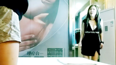 迷妹推荐--漂亮小姐姐，被操的表情扭曲，纯天然大奶子，黑丝诱惑精彩佳作