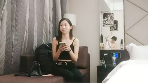 迷妹推荐--69姿势揉搓美穴，好紧和橡皮筋箍住一样，骑乘打桩流了好多水，操的妹子受不了