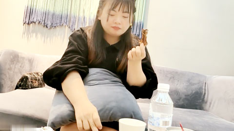 迷妹推荐--约战良家肉弹战车，吃饱喝足开操，舔肥穴扛腿操