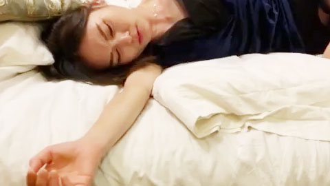 迷妹推荐--这身材真的顶，哪个sb把这尤物换给别人了，光着腿就能玩一年。