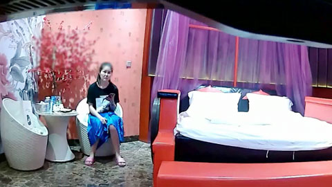 迷妹推荐--良家美女少妇酒店和单位主任偷情啪啪