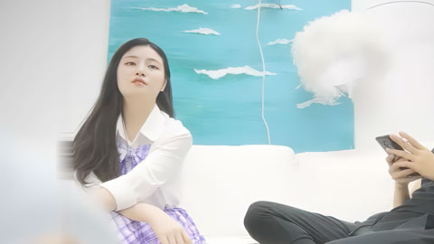 迷妹推荐--美乳长相甜美衬衣妹子，舌吻揉奶翘起屁股手指插逼，骑乘侧入猛操晃动奶子