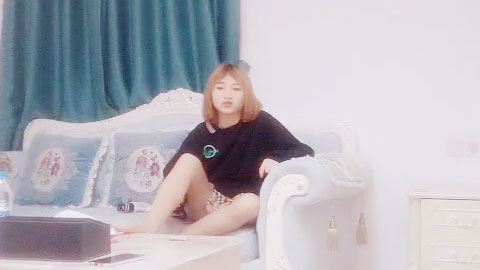 迷妹推荐--小伙玩00后嫩妹，粉嫩鲍鱼，苗条身材，M字大开双腿，挑逗诱惑艳福不浅