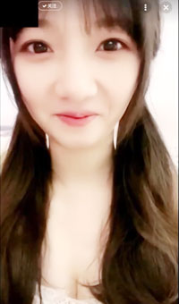 对着屏幕娇滴滴的呻吟娇喘身穿性感白衣包臀长裙