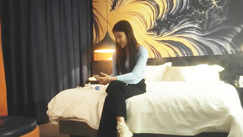 迷妹推荐--蓝衣妹妹打桩机后入猛顶，吃药就是利好持续爆操