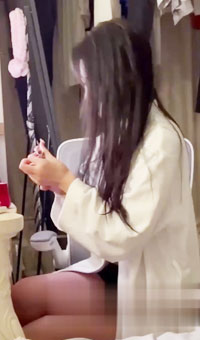 漂亮小姐姐勾引高富帅小伙_单身公寓各种姿势啪啪完美露脸