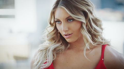 身材曼妙的curvy_Blonde操了她梦想中的男人