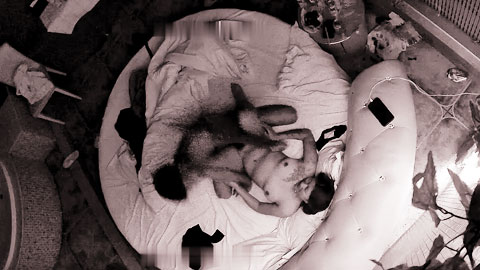 迷妹推荐--混社会的年轻纹身情侣吃完外卖激情干一炮