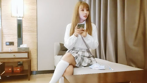 迷妹推荐--酒店约炮漂亮小姐姐，又白双嫩，换上JK+黑丝各种姿势啪啪