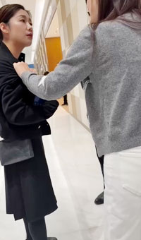 合肥银泰 lv柜姐勾引聊骚已婚男客户被原配抓奸大闹商场，现柜姐已离职