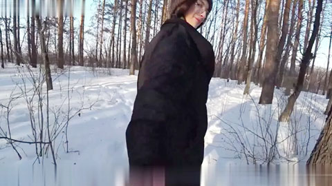 俄罗斯火爆旅游项目！美女雪地吃鸡床上大秀性感身材Q弹翘臀美穴