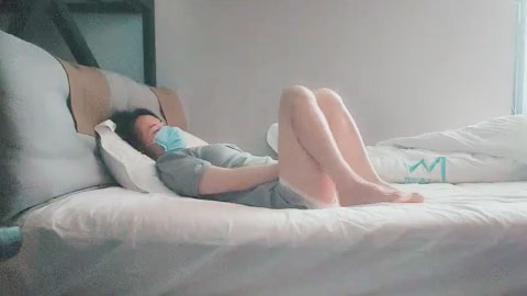 迷妹推荐--小少妇白嫩阴毛多，舔逼高潮，阵阵娇喘酥麻销魂动听