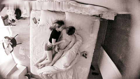 迷妹推荐--假期开房的颜值学生情侣身材匀称眼镜妹嫌弃男友射太快后续_️男人的尊严之战