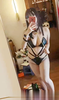 不雅视频流出_穿SM淫装舔屌骑乘_撅臀露穴无套后入_身材火辣尺度炸裂！